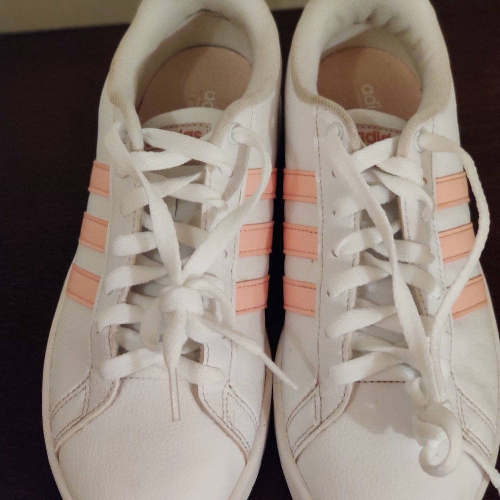 Adidas Sneakers